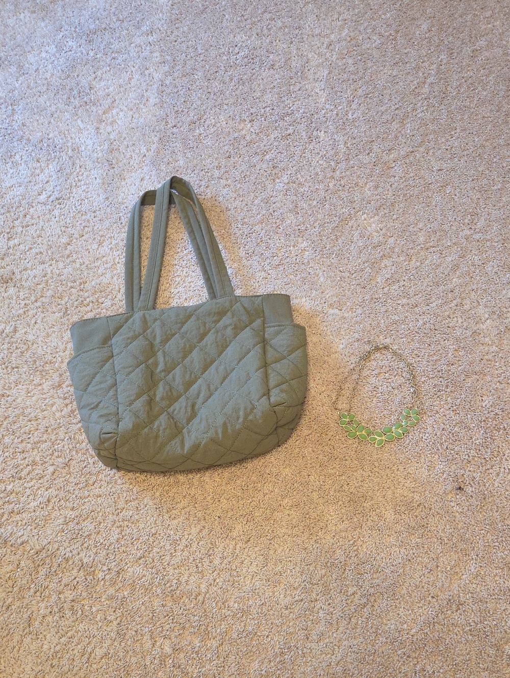 green tote & necklace